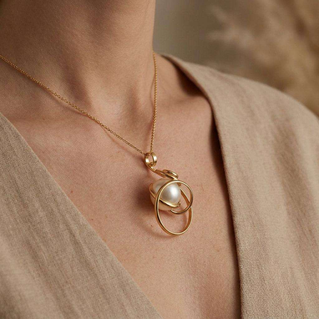 Colier Sculptural "Golden Pearl Orbit" - Geoma.ro