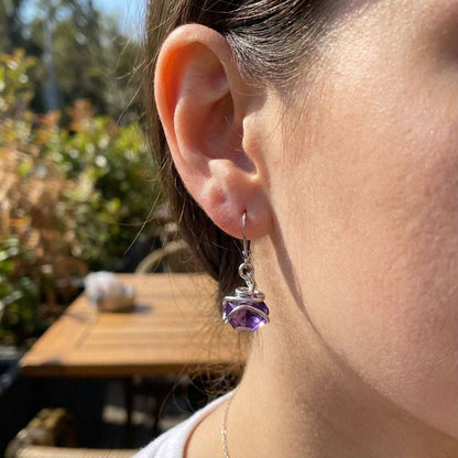 Cercei Minimalist Amethyst Whisper – Cristal Mov-Violet