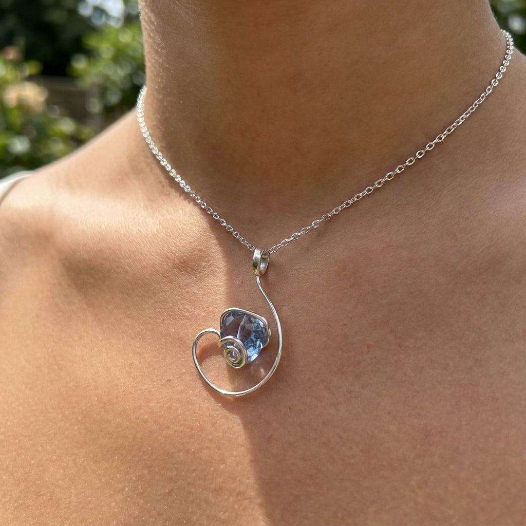 Colier Statement Sapphire Wave – Cristal Albastru - Safir Translucid - Geoma.ro