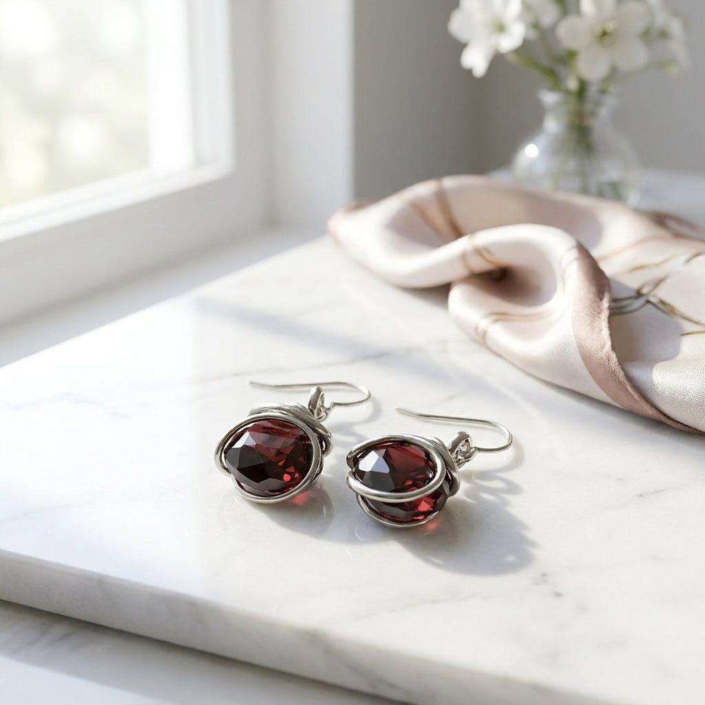 Cercei Statement Garnet Embrace – Cristal Fațetat Roșu Profund - Geoma.ro