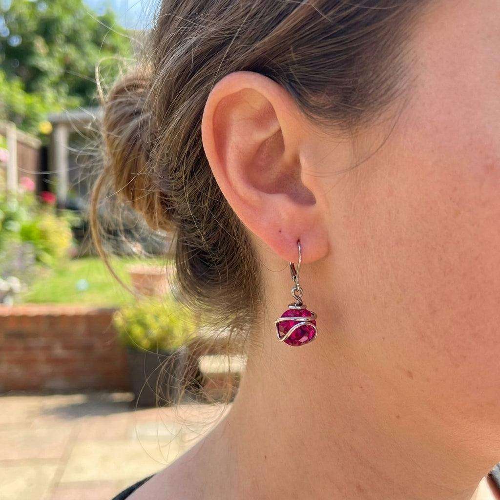 Cercei Statement Fuchsia Swirl – Sferă Cristal Roz Intens - Geoma.ro