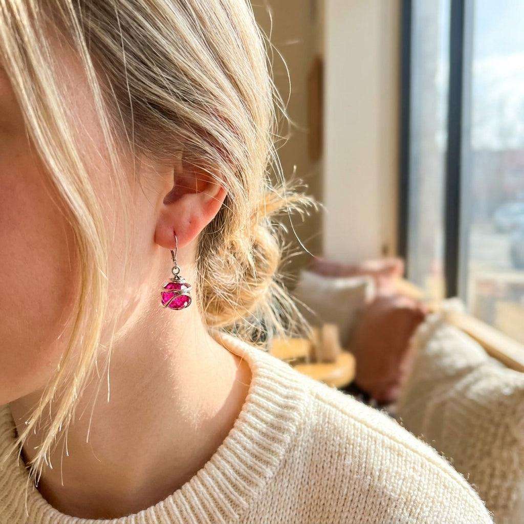 Cercei Statement Fuchsia Swirl – Sferă Cristal Roz Intens - Geoma.ro